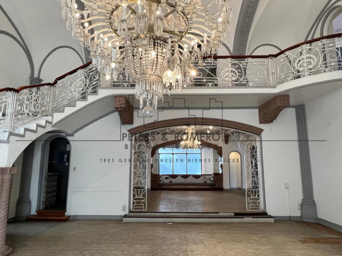 Casa con Uso Comercial Limitado en Paseo de la Reforma