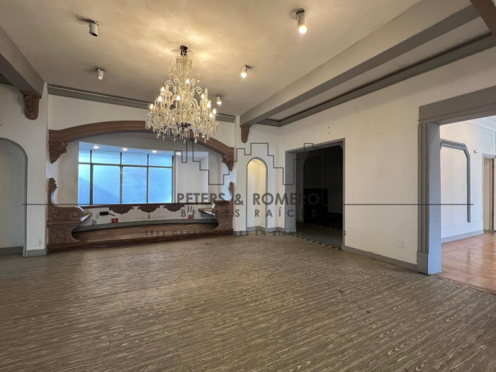 casa con uso comercial limitado en paseo de la reforma