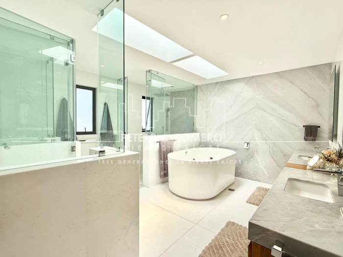 Residencia en Venta en Bosques de las Lomas