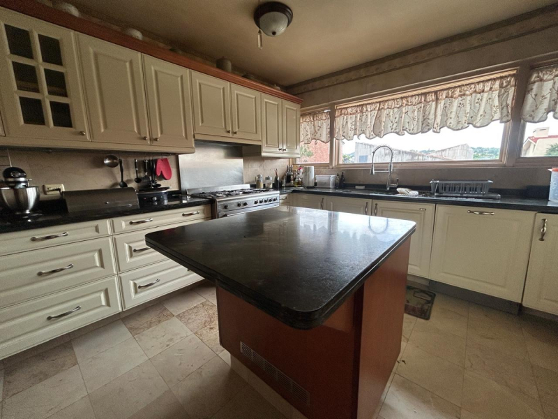 CASA EN PRIVADA EN VENTA - LA LOMA - BOSQUES-LOMAS 