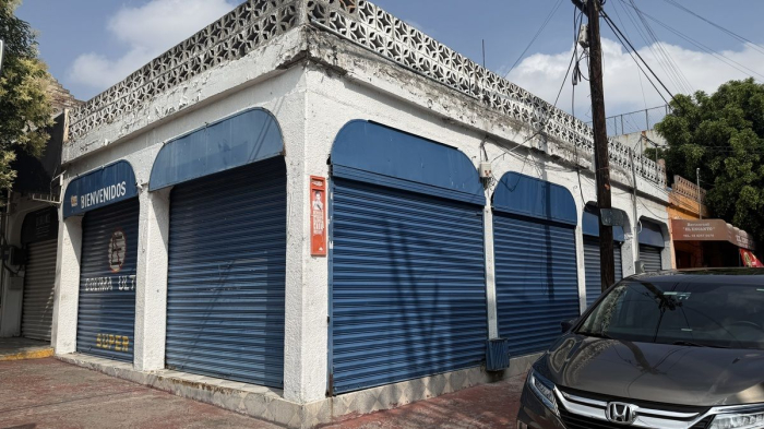 local en esquina a metros de conscripto