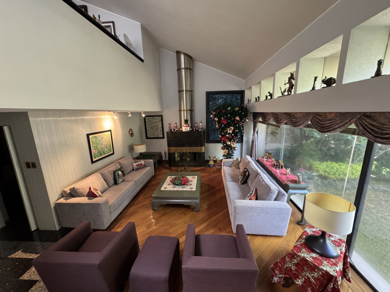 CASA EN VENTA EN PRIVADA TOTALMENTE REMODELADA - AV. CLUB DE GOLF - PLACET -INTERLOMAS