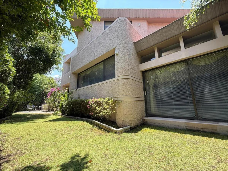 CASA EN VENTA EN PRIVADA TOTALMENTE REMODELADA - AV. CLUB DE GOLF - PLACET -INTERLOMAS