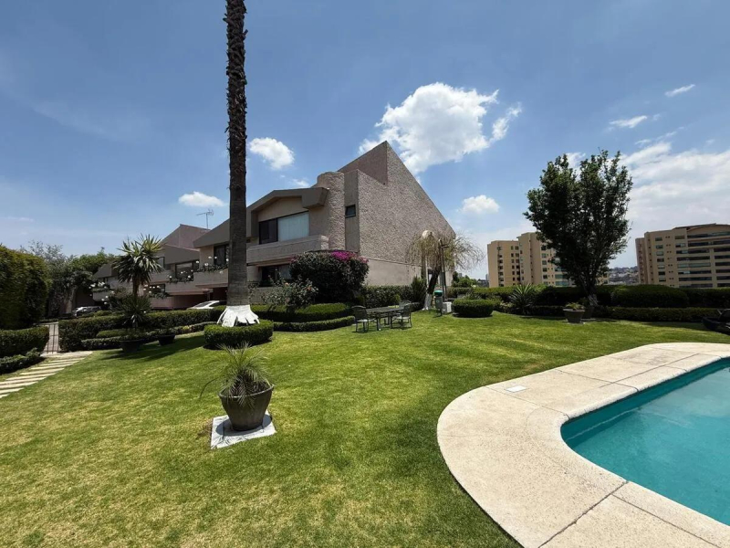 CASA EN VENTA EN PRIVADA TOTALMENTE REMODELADA - AV. CLUB DE GOLF - PLACET -INTERLOMAS