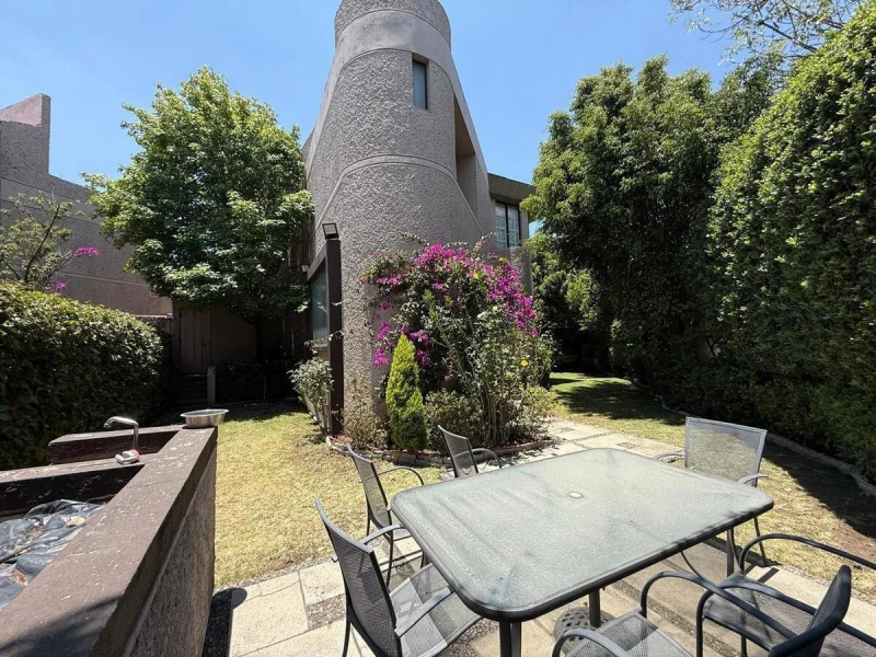 CASA EN VENTA EN PRIVADA TOTALMENTE REMODELADA - AV. CLUB DE GOLF - PLACET -INTERLOMAS