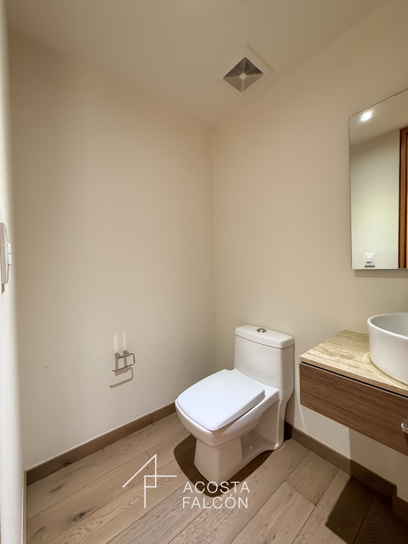 Departamento Con Balcón En Santa Fe 