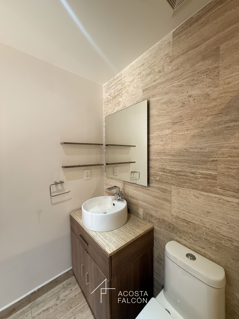 Departamento Con Balcón En Santa Fe 