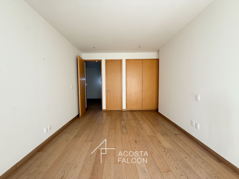 Departamento Con Balcón En Santa Fe 