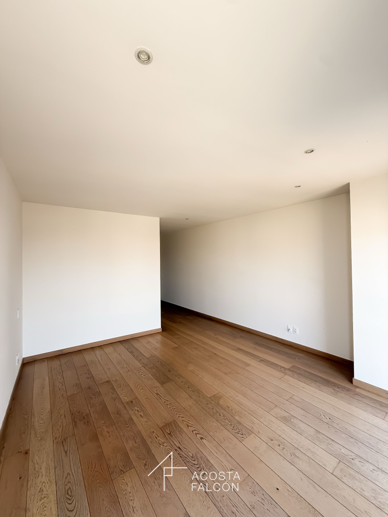 Departamento Con Balcón En Santa Fe 