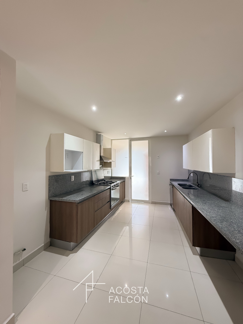 Departamento Con Balcón En Santa Fe 