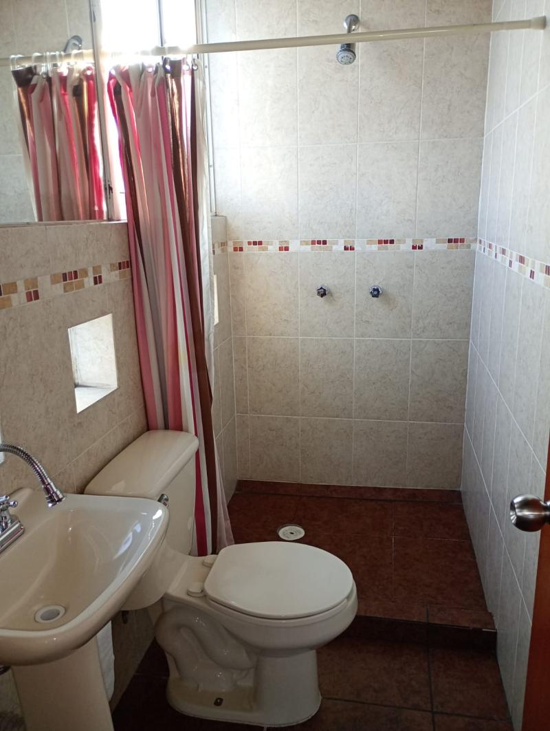 Venta De Casa Con Jardín Y Uso De Suelo Mixto