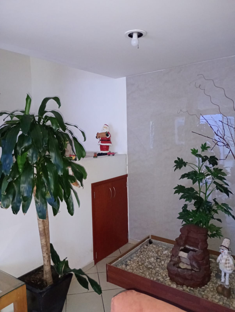 Venta De Casa Con Jardín Y Uso De Suelo Mixto