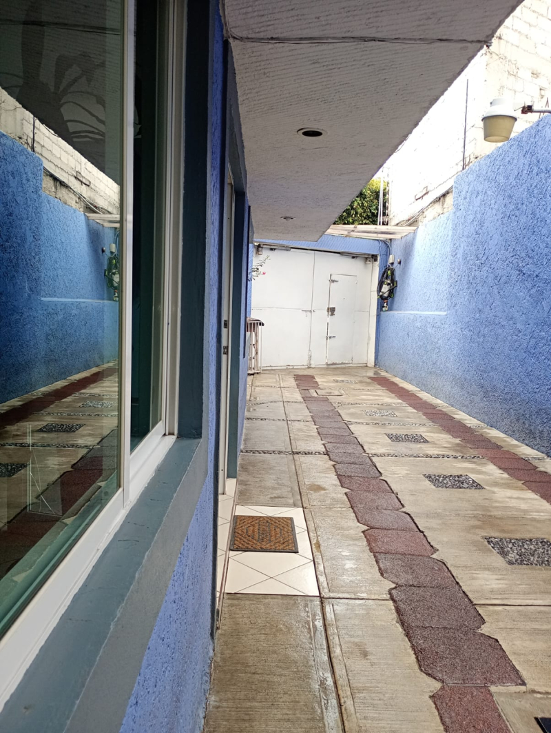 Venta De Casa Con Jardín Y Uso De Suelo Mixto