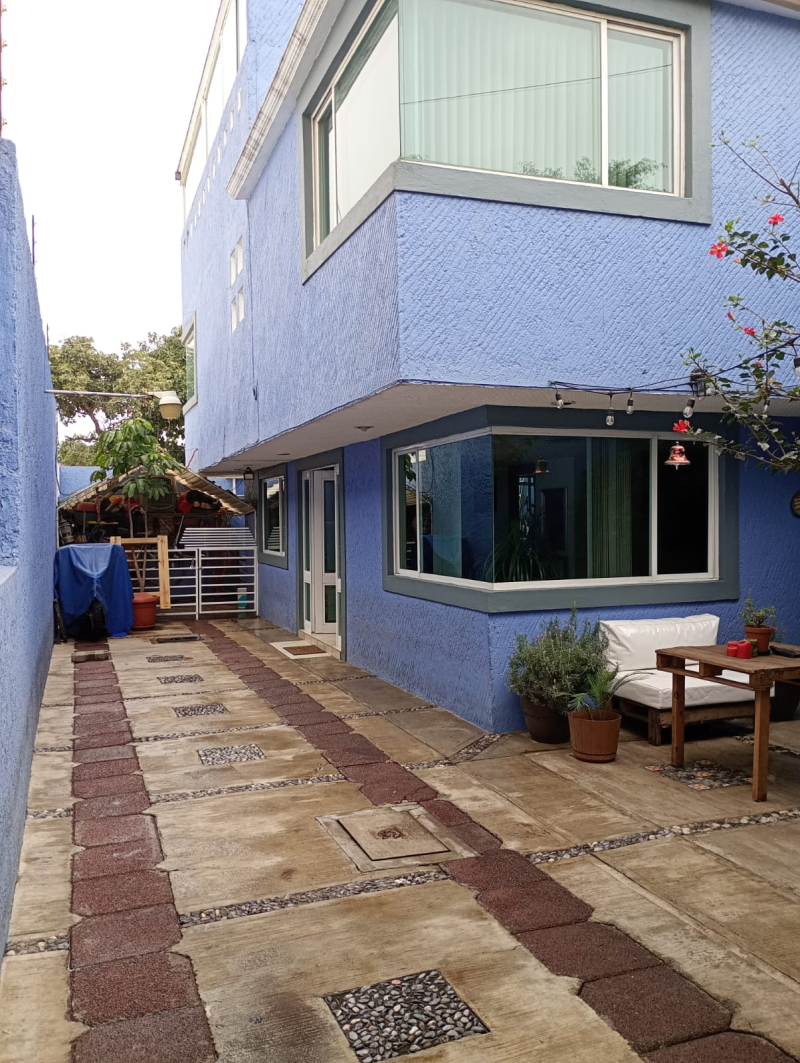 Venta De Casa Con Jardín Y Uso De Suelo Mixto