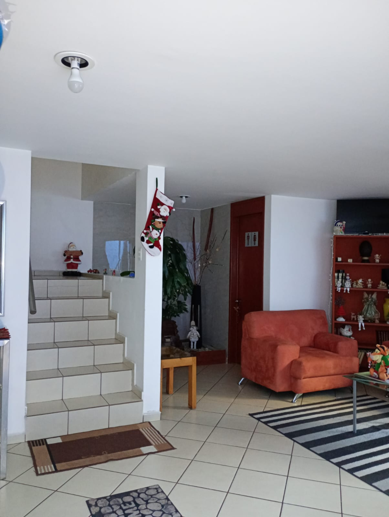 Venta De Casa Con Jardín Y Uso De Suelo Mixto
