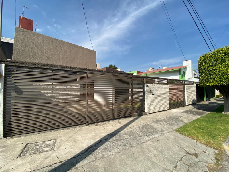 SE VENDE CASA DE UNA PLANTA EN JARDINES DE LA FLORIDA NAUCALPAN DE JUAREZ
