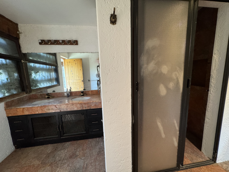 CASA EN VENTA EN PRIVADA PARA ACTUALIZAR-LA LOMA-AHUEHUETES SUR-RIVERA DE CUPIA-BOSQUES DE LAS LOMAS-LOMAS DE CHAPULTEPEC 