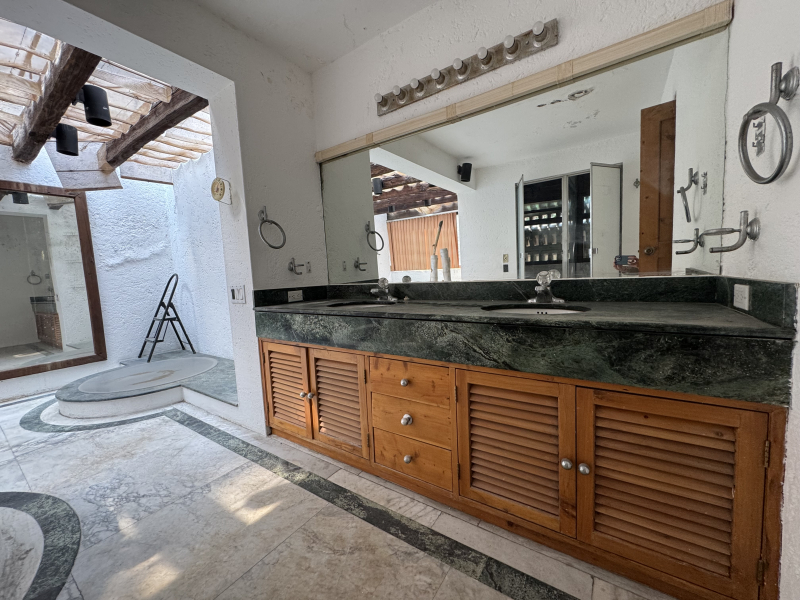 CASA EN VENTA EN PRIVADA PARA ACTUALIZAR-LA LOMA-AHUEHUETES SUR-RIVERA DE CUPIA-BOSQUES DE LAS LOMAS-LOMAS DE CHAPULTEPEC 