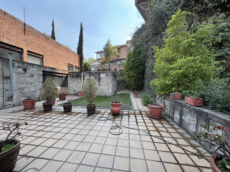 CASA EN VENTA EN PRIVADA PARA ACTUALIZAR-LA LOMA-AHUEHUETES SUR-RIVERA DE CUPIA-BOSQUES DE LAS LOMAS-LOMAS DE CHAPULTEPEC 