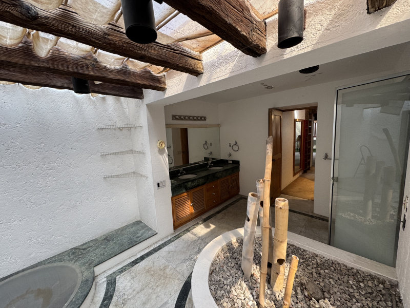 CASA EN VENTA EN PRIVADA PARA ACTUALIZAR-LA LOMA-AHUEHUETES SUR-RIVERA DE CUPIA-BOSQUES DE LAS LOMAS-LOMAS DE CHAPULTEPEC 