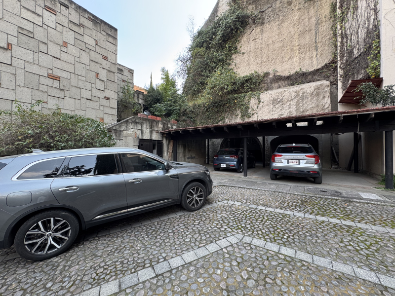 CASA EN VENTA EN PRIVADA PARA ACTUALIZAR-LA LOMA-AHUEHUETES SUR-RIVERA DE CUPIA-BOSQUES DE LAS LOMAS-LOMAS DE CHAPULTEPEC 