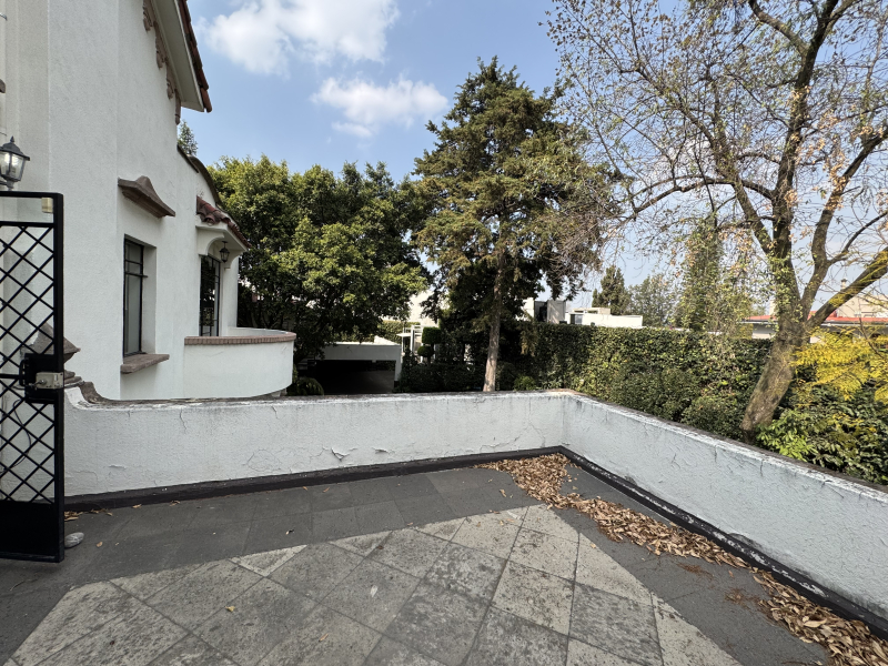 imponete casa en renta con uso de suelo - reforma - lomas de chapultepec 