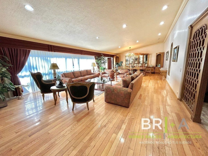 CASA en VENTA en BOSQUES de las LOMAS.