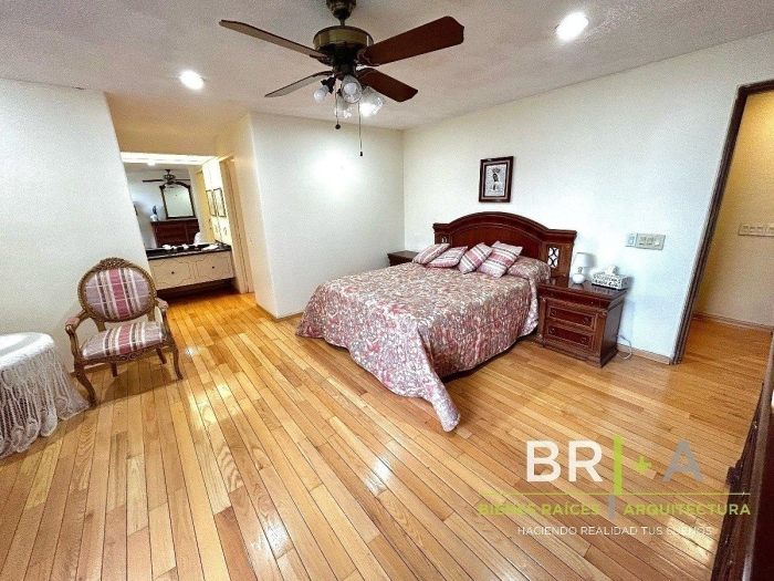 CASA En VENTA En BOSQUES De Las LOMAS.