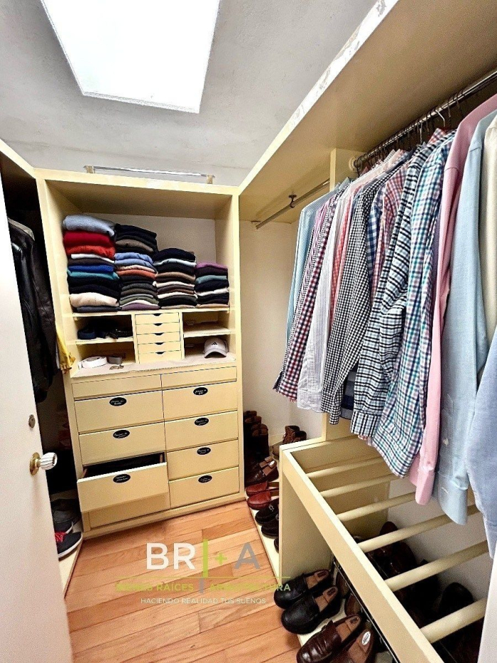 CASA En VENTA En BOSQUES De Las LOMAS.