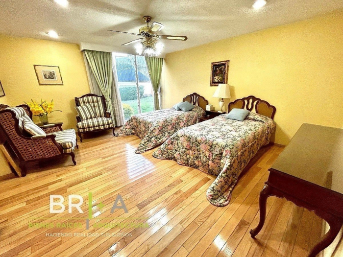 CASA En VENTA En BOSQUES De Las LOMAS.