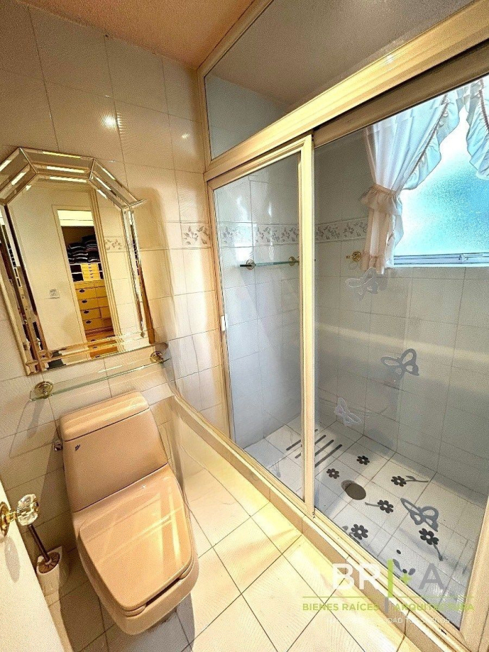 CASA En VENTA En BOSQUES De Las LOMAS.