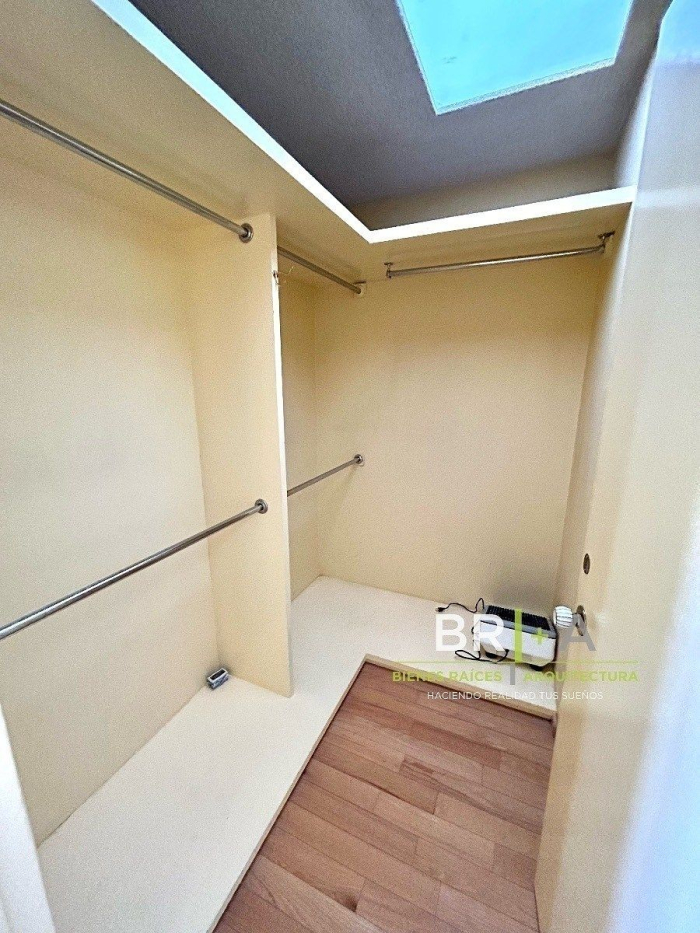 CASA En VENTA En BOSQUES De Las LOMAS.