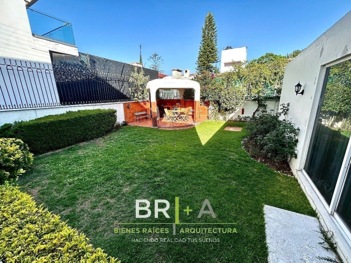 CASA En VENTA En BOSQUES De Las LOMAS.