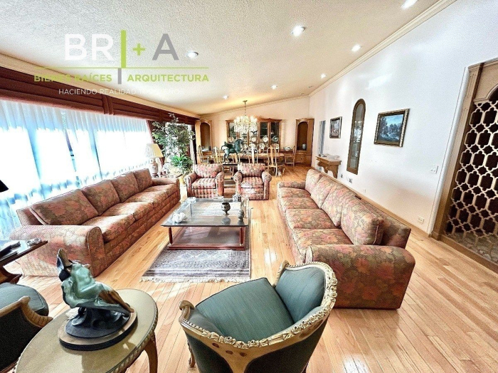 CASA En VENTA En BOSQUES De Las LOMAS.