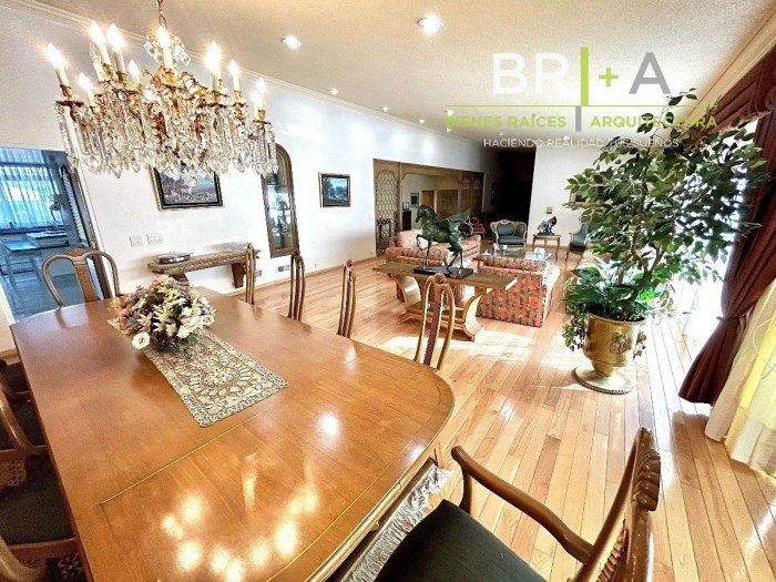 CASA En VENTA En BOSQUES De Las LOMAS.