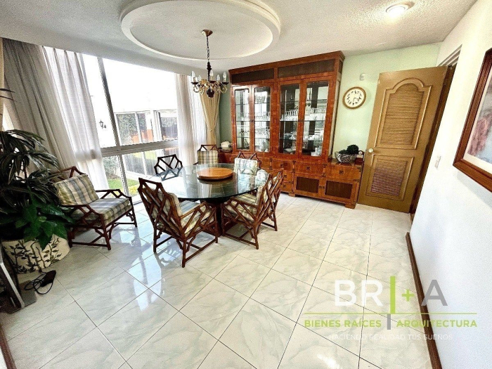 CASA En VENTA En BOSQUES De Las LOMAS.