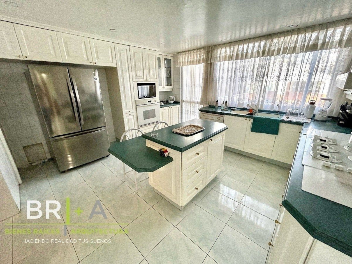 CASA En VENTA En BOSQUES De Las LOMAS.