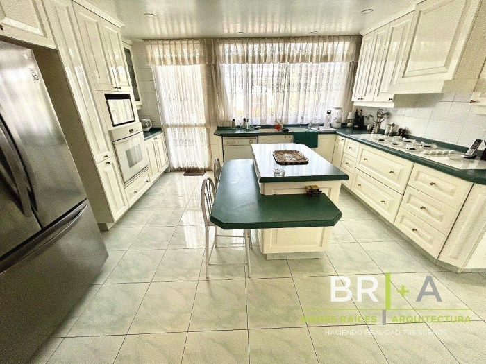 CASA En VENTA En BOSQUES De Las LOMAS.