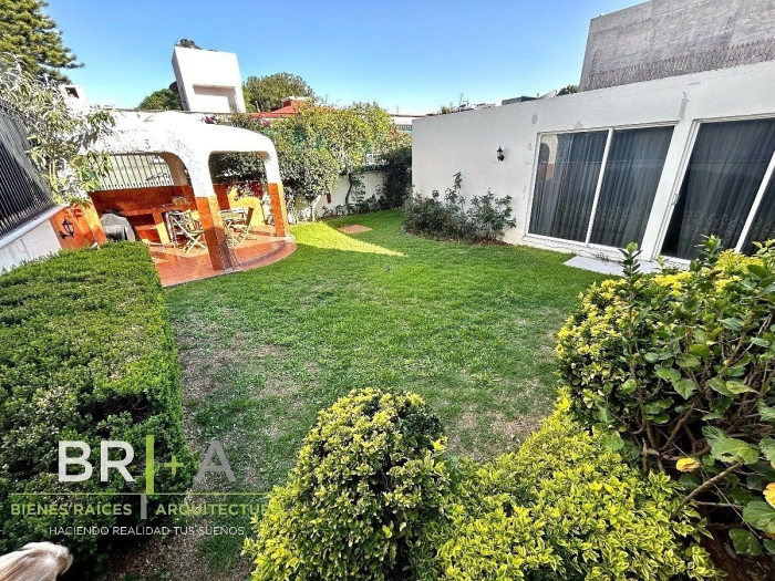 CASA En VENTA En BOSQUES De Las LOMAS.