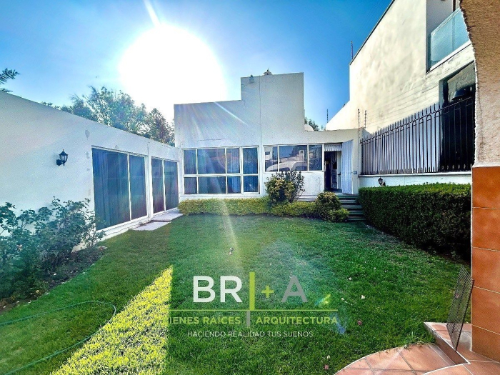 CASA En VENTA En BOSQUES De Las LOMAS.