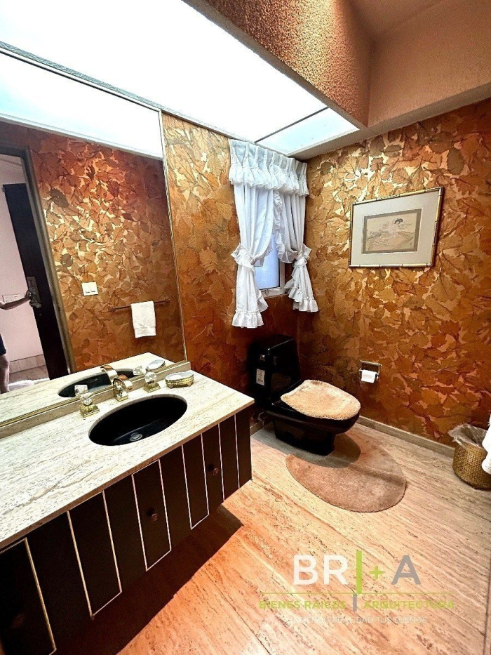 CASA En VENTA En BOSQUES De Las LOMAS.