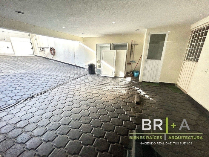 CASA En VENTA En BOSQUES De Las LOMAS.