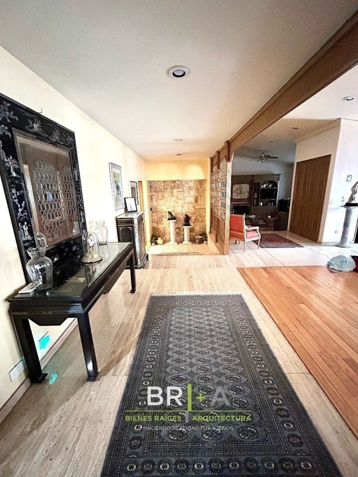 CASA En VENTA En BOSQUES De Las LOMAS.