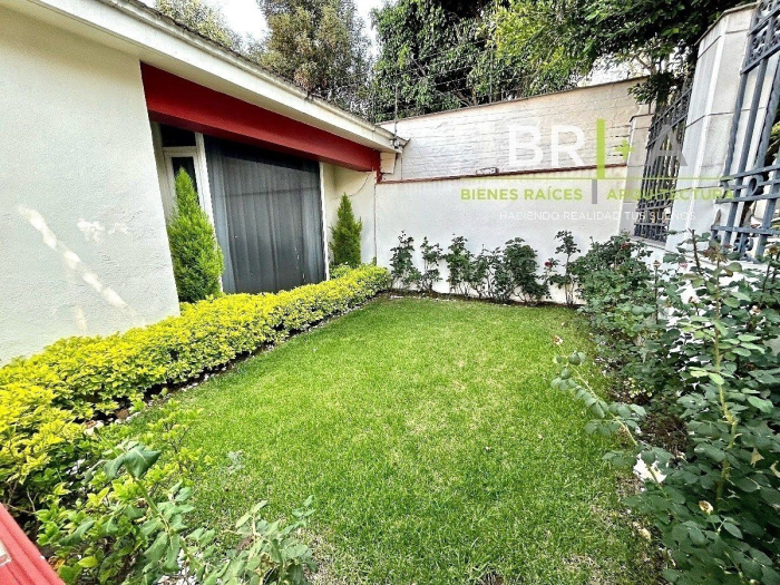 CASA En VENTA En BOSQUES De Las LOMAS.