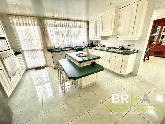 CASA En VENTA En BOSQUES De Las LOMAS.