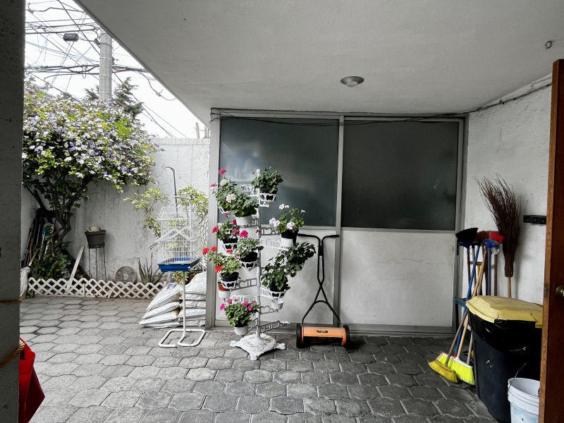 vendo casa con jardín en colón echegaray