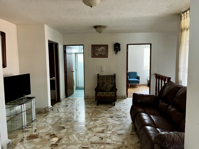 vendo casa con jardín en colón echegaray