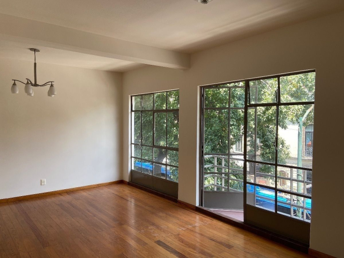 rento departamento de época, iluminado en el corazón de la col.roma casi condesa