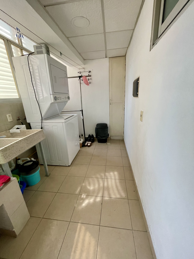 Departamento En Venta En Sáyabes, Bosque Real De Tres Recámaras 