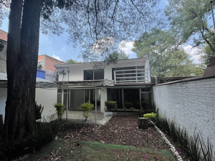 casa con uso de suelo en renta excelente ubicación